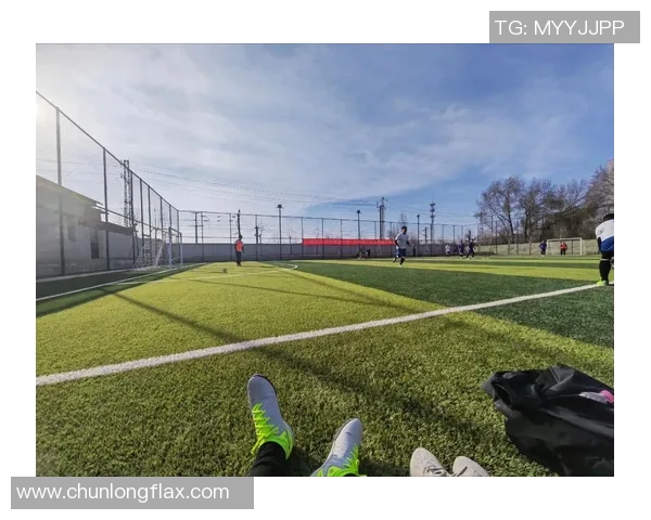 模仿球星技巧视频挑战掌握顶级足球动作轻松变身球场巨星